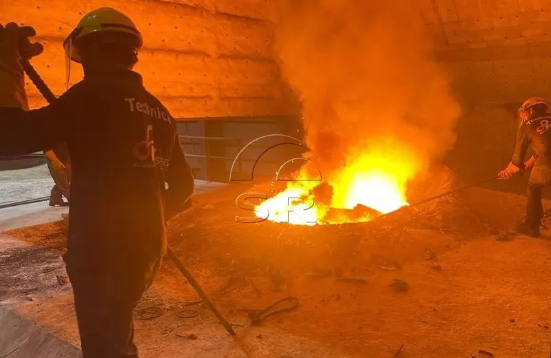 Forno de indução sem núcleo de média frequência